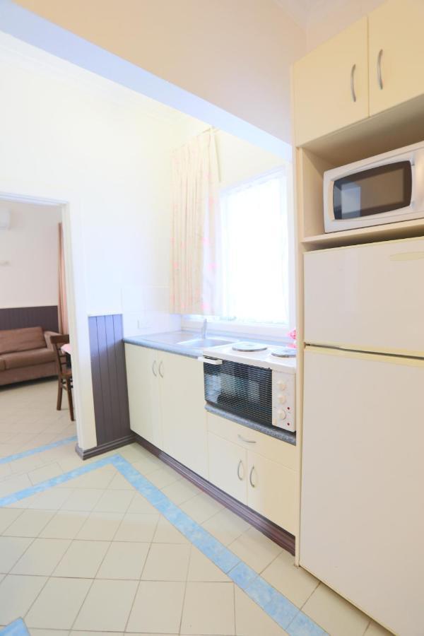The Esplanade Motel Лейкс-Энтранс Экстерьер фото